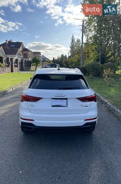Внедорожник / Кроссовер Audi Q3 2021 в 