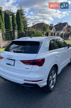 Внедорожник / Кроссовер Audi Q3 2021 в 