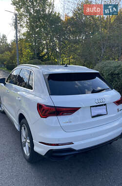 Внедорожник / Кроссовер Audi Q3 2021 в 