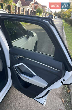 Внедорожник / Кроссовер Audi Q3 2021 в 