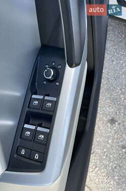 Внедорожник / Кроссовер Audi Q3 2021 в 