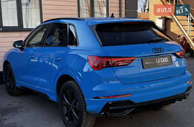 Позашляховик / Кросовер Audi Q3 2022 в 