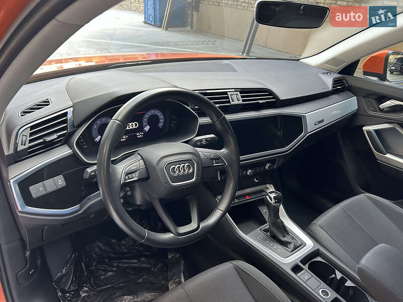Внедорожник / Кроссовер Audi Q3 2020 в Каменском