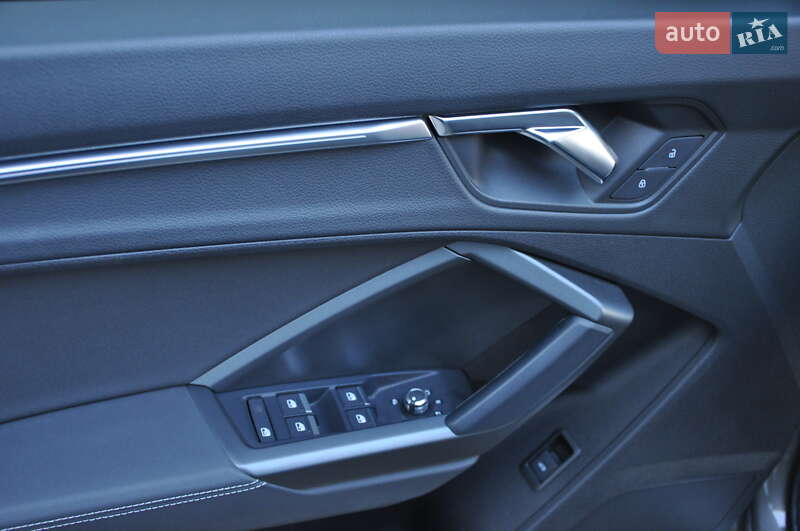 Внедорожник / Кроссовер Audi Q3 2020 в Одессе