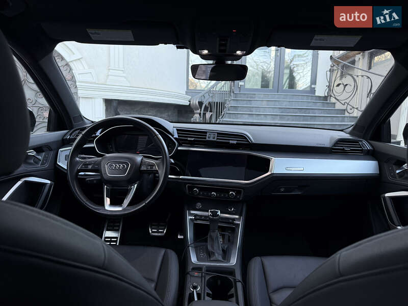 Позашляховик / Кросовер Audi Q3 2019 в Києві фото 10 Позашляховик / Кросовер Audi Q3 2019 в Києві