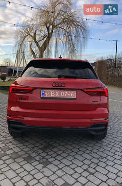 Внедорожник / Кроссовер Audi Q3 2023 в 