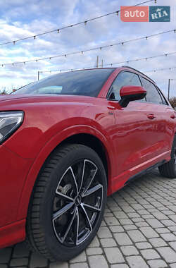 Внедорожник / Кроссовер Audi Q3 2023 в 