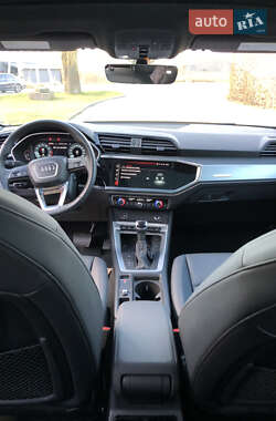 Внедорожник / Кроссовер Audi Q3 2023 в 