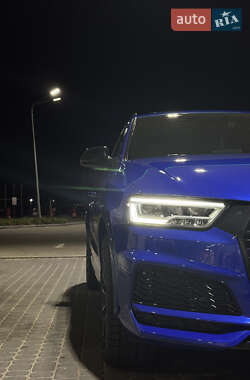 Внедорожник / Кроссовер Audi Q3 2018 в 