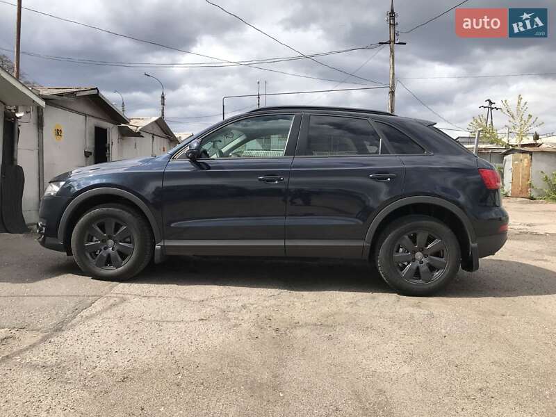 Внедорожник / Кроссовер Audi Q3 2013 в Черкассах