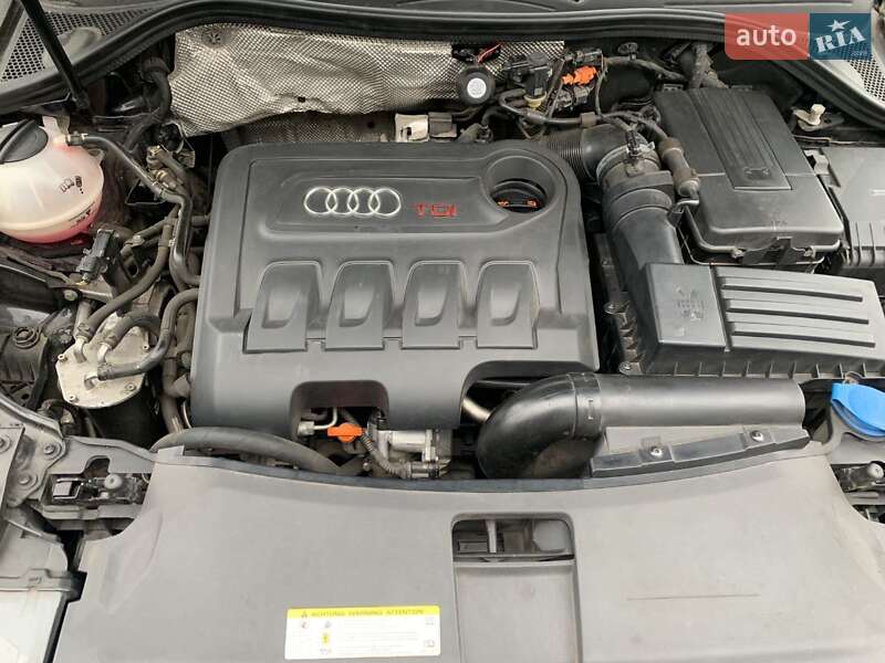 Внедорожник / Кроссовер Audi Q3 2013 в Черкассах
