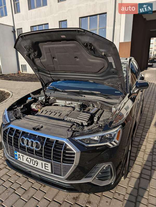 Позашляховик / Кросовер Audi Q3 2020 в Івано-Франківську