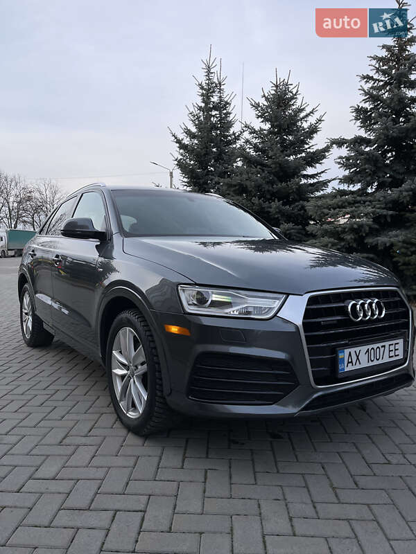 Внедорожник / Кроссовер Audi Q3 2017 в 