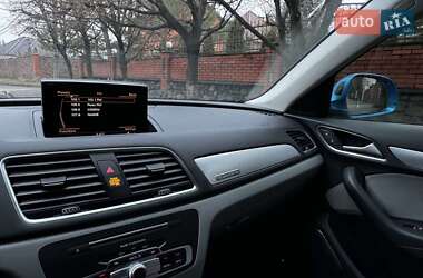 Позашляховик / Кросовер Audi Q3 2015 в 