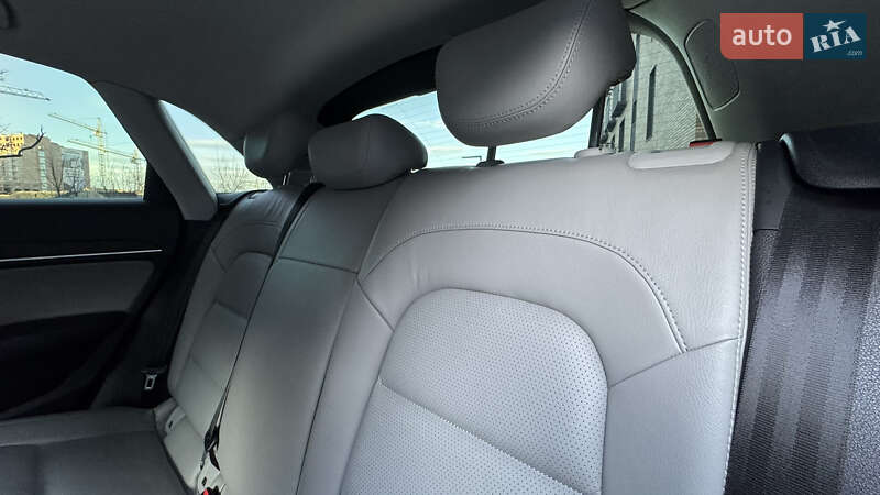 Внедорожник / Кроссовер Audi Q3 2012 в Ивано-Франковске