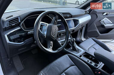 Позашляховик / Кросовер Audi Q3 2020 в 
