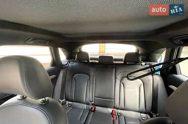 Внедорожник / Кроссовер Audi Q3 2016 в 