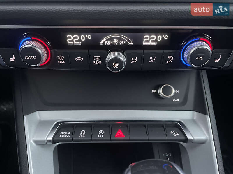 Внедорожник / Кроссовер Audi Q3 2021 в Стрые