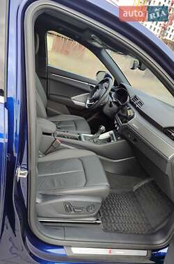 Внедорожник / Кроссовер Audi Q3 2024 в 