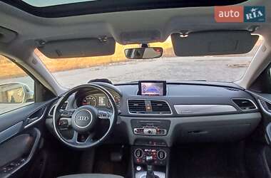 Позашляховик / Кросовер Audi Q3 2016 в 