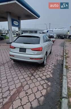 Позашляховик / Кросовер Audi Q3 2016 в 