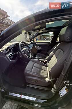 Внедорожник / Кроссовер Audi Q3 2021 в 