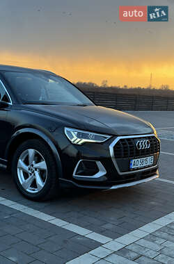 Позашляховик / Кросовер Audi Q3 2019 в 