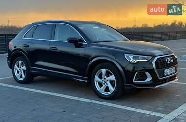 Позашляховик / Кросовер Audi Q3 2019 в 