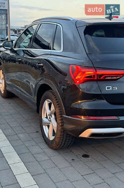 Позашляховик / Кросовер Audi Q3 2019 в 