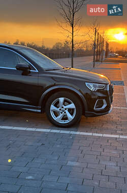 Позашляховик / Кросовер Audi Q3 2019 в 
