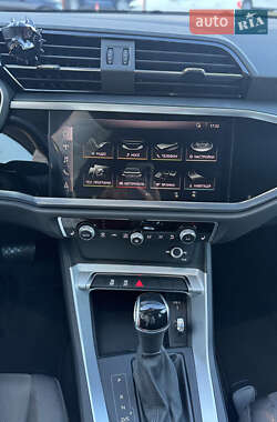 Позашляховик / Кросовер Audi Q3 2019 в 