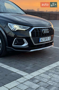 Позашляховик / Кросовер Audi Q3 2019 в 