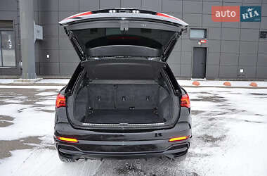 Позашляховик / Кросовер Audi Q3 2019 в 