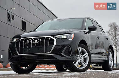 Позашляховик / Кросовер Audi Q3 2019 в 