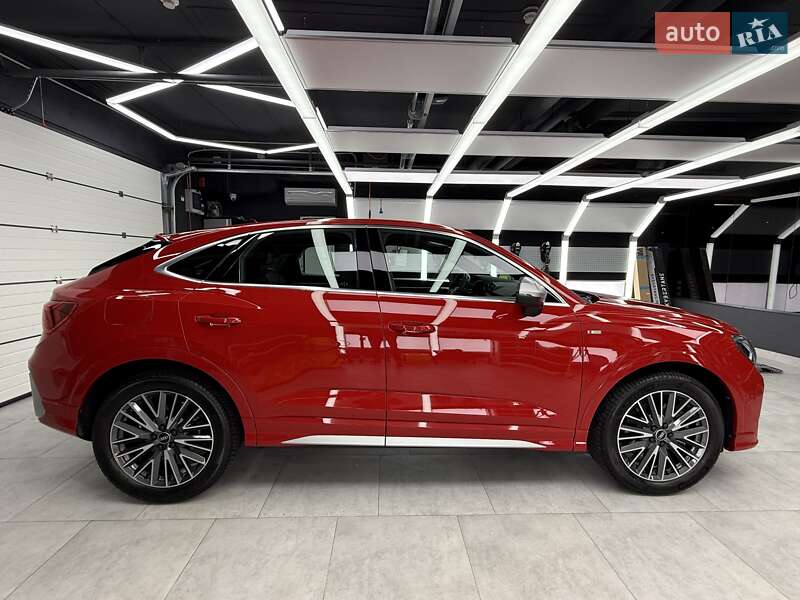 Позашляховик / Кросовер Audi Q3 2022 в Києві