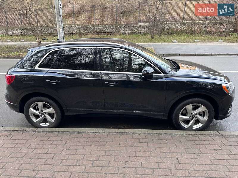 Внедорожник / Кроссовер Audi Q3 2020 в Киеве