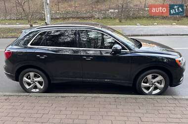 Позашляховик / Кросовер Audi Q3 2020 в 