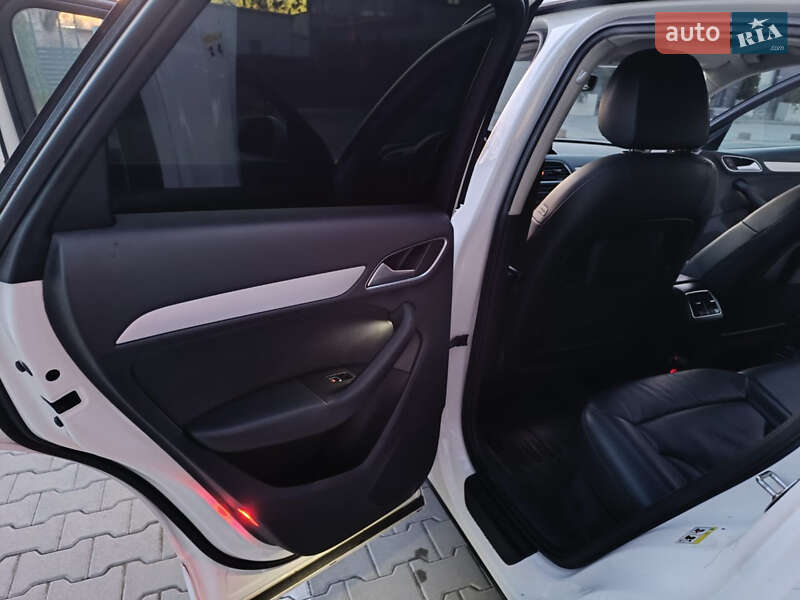 Внедорожник / Кроссовер Audi Q3 2017 в Львове