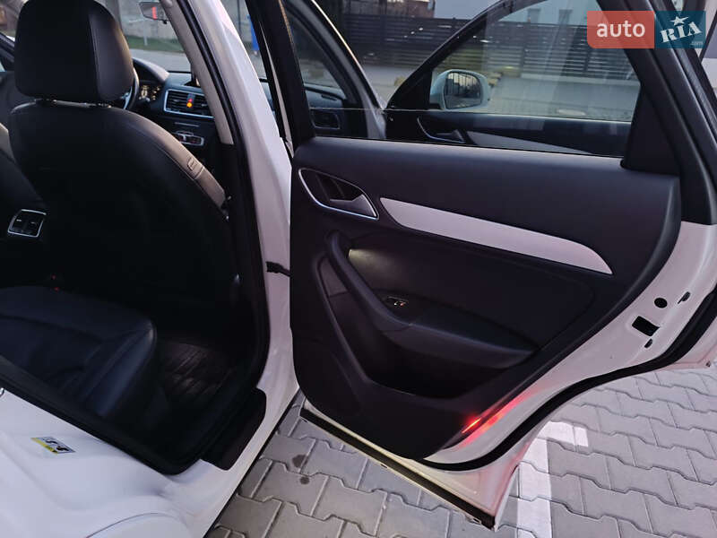 Внедорожник / Кроссовер Audi Q3 2017 в Львове