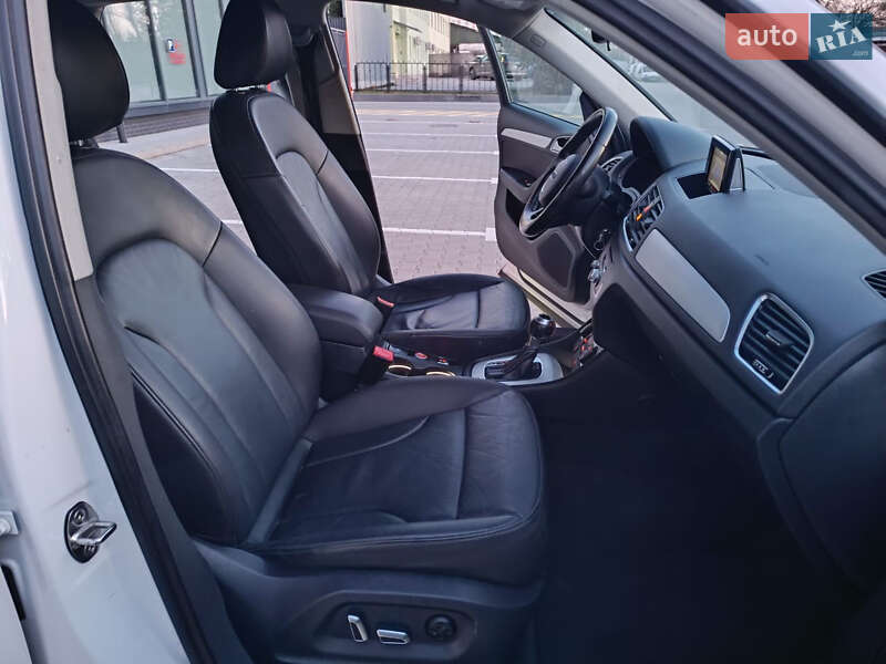 Внедорожник / Кроссовер Audi Q3 2017 в Львове