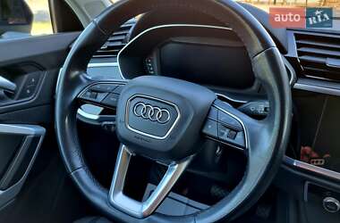 Внедорожник / Кроссовер Audi Q3 2021 в 