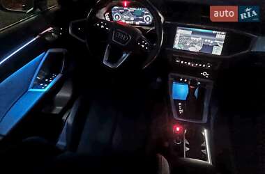 Внедорожник / Кроссовер Audi Q3 2021 в 