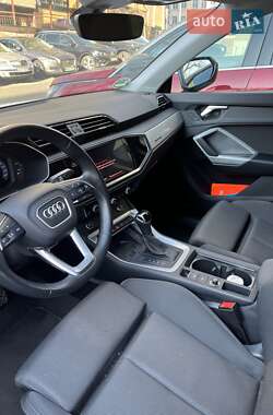 Внедорожник / Кроссовер Audi Q3 2021 в 