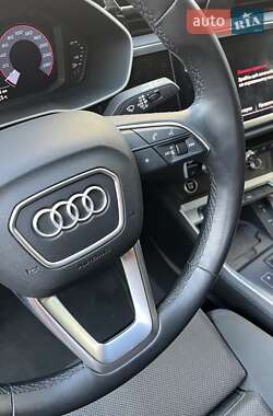 Внедорожник / Кроссовер Audi Q3 2021 в 