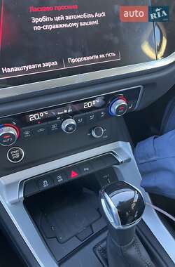 Внедорожник / Кроссовер Audi Q3 2021 в 