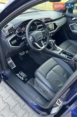 Внедорожник / Кроссовер Audi Q3 2021 в 