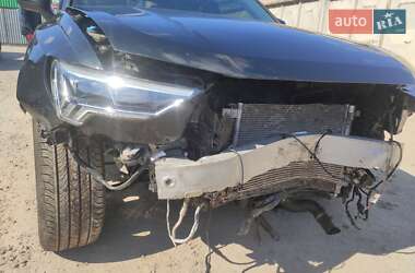 Внедорожник / Кроссовер Audi Q3 2022 в 