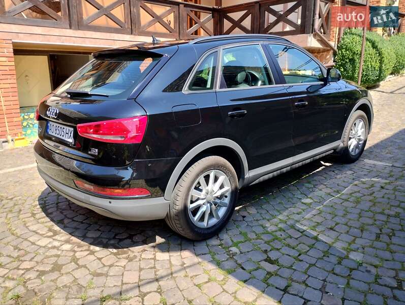 Внедорожник / Кроссовер Audi Q3 2015 в Ужгороде