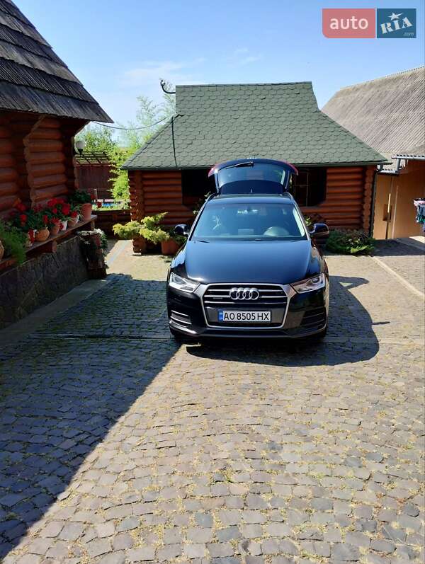 Внедорожник / Кроссовер Audi Q3 2015 в Ужгороде