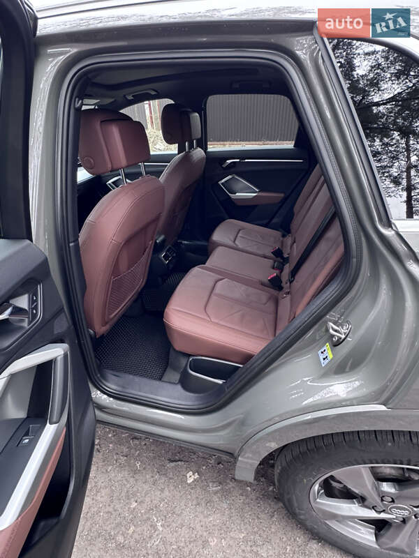Внедорожник / Кроссовер Audi Q3 2019 в Киеве